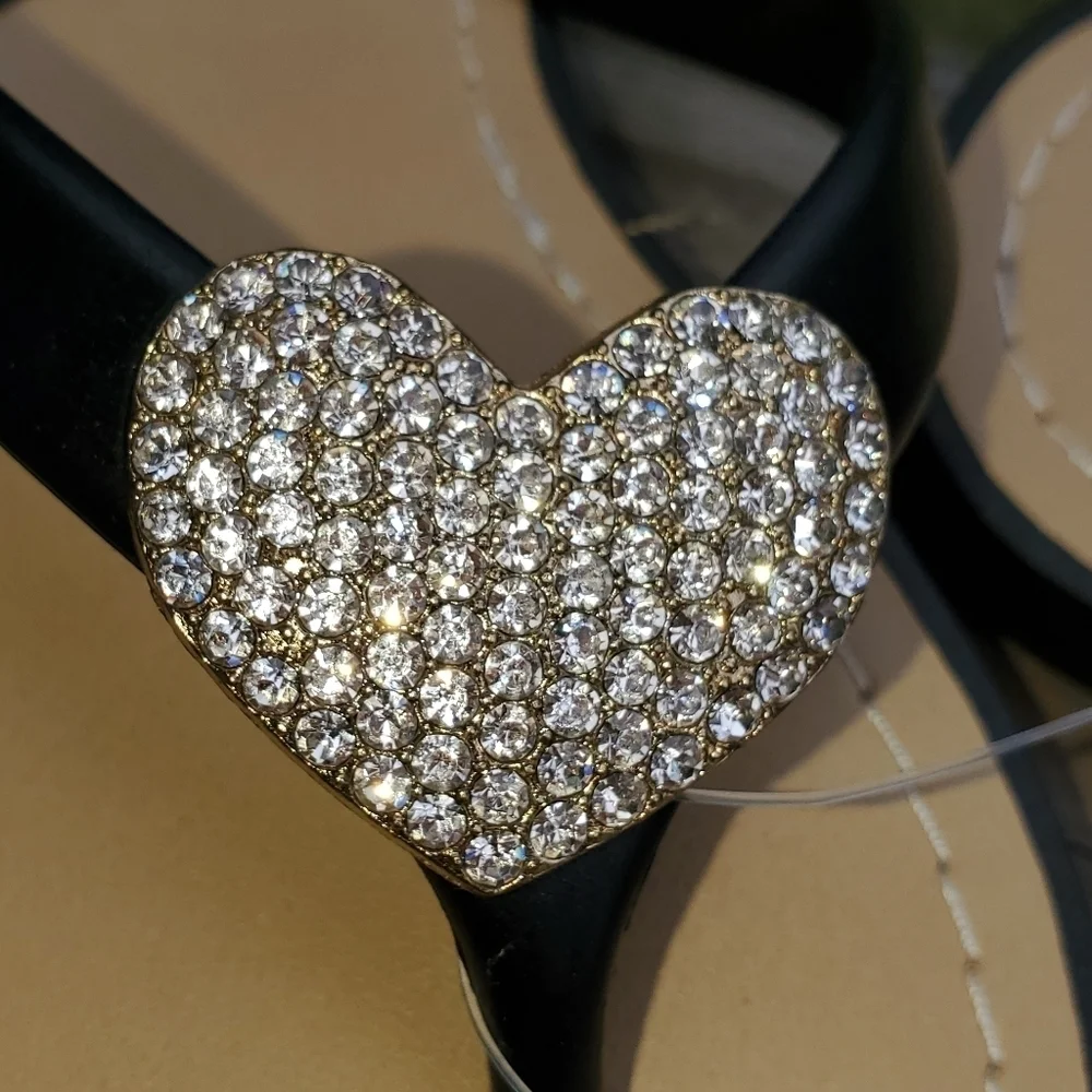 NEW SODA black flip flops with rhinestone heart 13